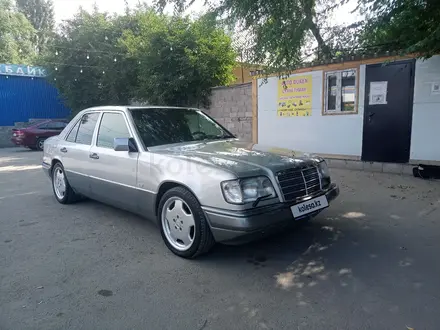 Mercedes-Benz E 220 1994 года за 3 500 000 тг. в Алматы – фото 3