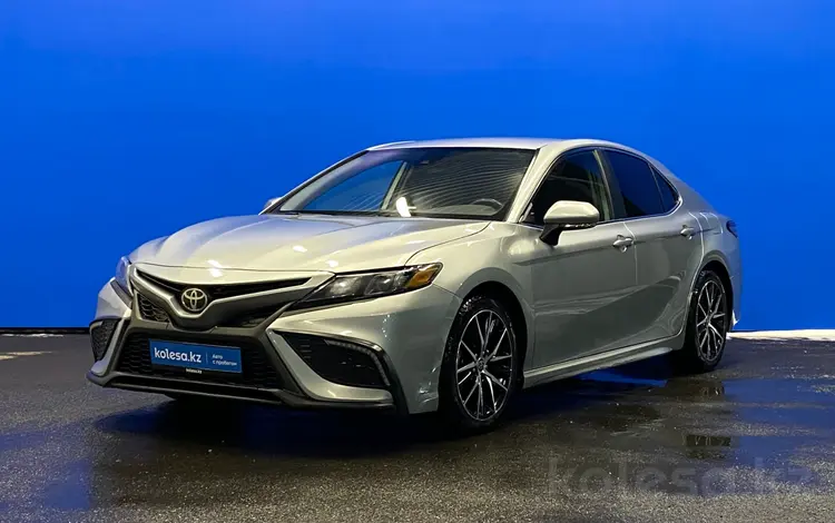 Toyota Camry 2023 годаfor13 890 000 тг. в Шымкент