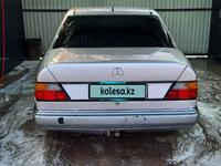 Mercedes-Benz E 200 1994 года за 2 900 000 тг. в Шымкент