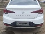 Hyundai Elantra 2020 года за 3 500 000 тг. в Атырау – фото 2