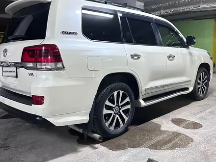 Toyota Land Cruiser 2018 года за 37 000 000 тг. в Астана