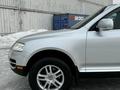 Volkswagen Touareg 2005 года за 5 850 000 тг. в Алматы – фото 12