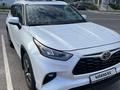 Toyota Highlander 2022 года за 25 000 000 тг. в Астана – фото 2