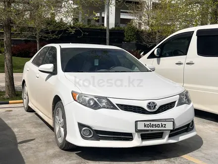 Toyota Camry 2014 года за 7 600 000 тг. в Жанаозен