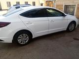 Hyundai Elantra 2020 года за 8 300 000 тг. в Уральск – фото 2