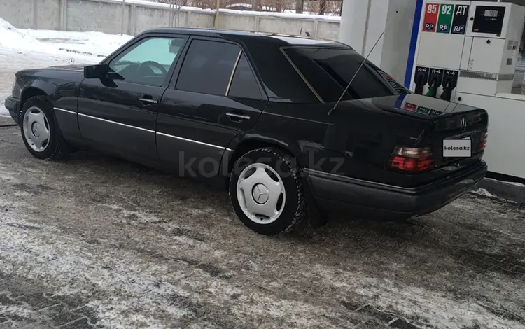 Mercedes-Benz E 220 1995 года за 2 500 000 тг. в Усть-Каменогорск