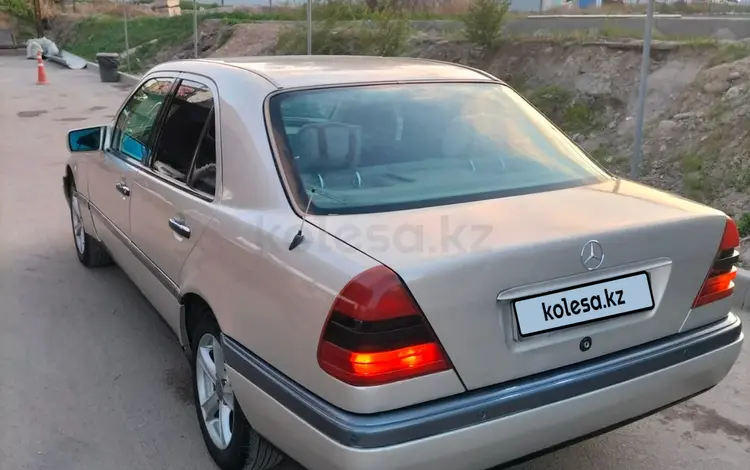 Mercedes-Benz C 180 1994 года за 1 800 000 тг. в Алматы