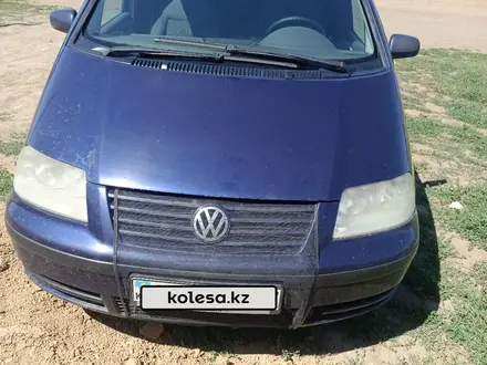 Volkswagen Sharan 2000 года за 2 500 000 тг. в Уральск – фото 2