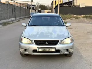 Lexus IS 200