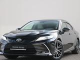 Toyota Camry Luxe 2023 года за 15 790 000 тг. в Астана
