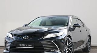 Toyota Camry Luxe 2023 года за 15 790 000 тг. в Астана