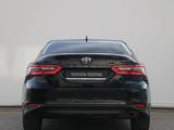 Toyota Camry Luxe 2023 года за 15 790 000 тг. в Астана – фото 4