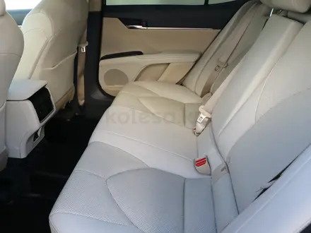 Toyota Camry Luxe 2023 года за 15 790 000 тг. в Астана – фото 13