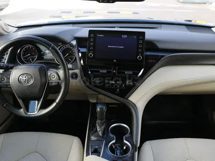 Toyota Camry Luxe 2023 года за 15 790 000 тг. в Астана – фото 9