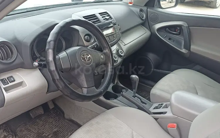 Toyota RAV4 2011 года за 7 500 000 тг. в Караганда