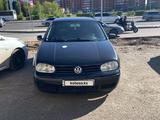 Volkswagen Golf 2002 годаүшін2 800 000 тг. в Астана