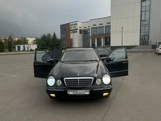 Mercedes-Benz E 320