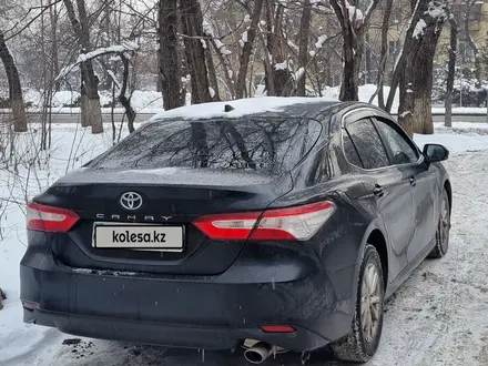 Toyota Camry 2020 года за 13 500 000 тг. в Алматы – фото 5