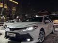 Toyota Camry 2021 года за 14 000 000 тг. в Алматы