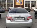 Toyota Camry 2011 года за 6 000 000 тг. в Жанаозен – фото 2