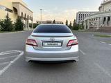 Toyota Camry 2010 года за 6 400 000 тг. в Атырау – фото 2