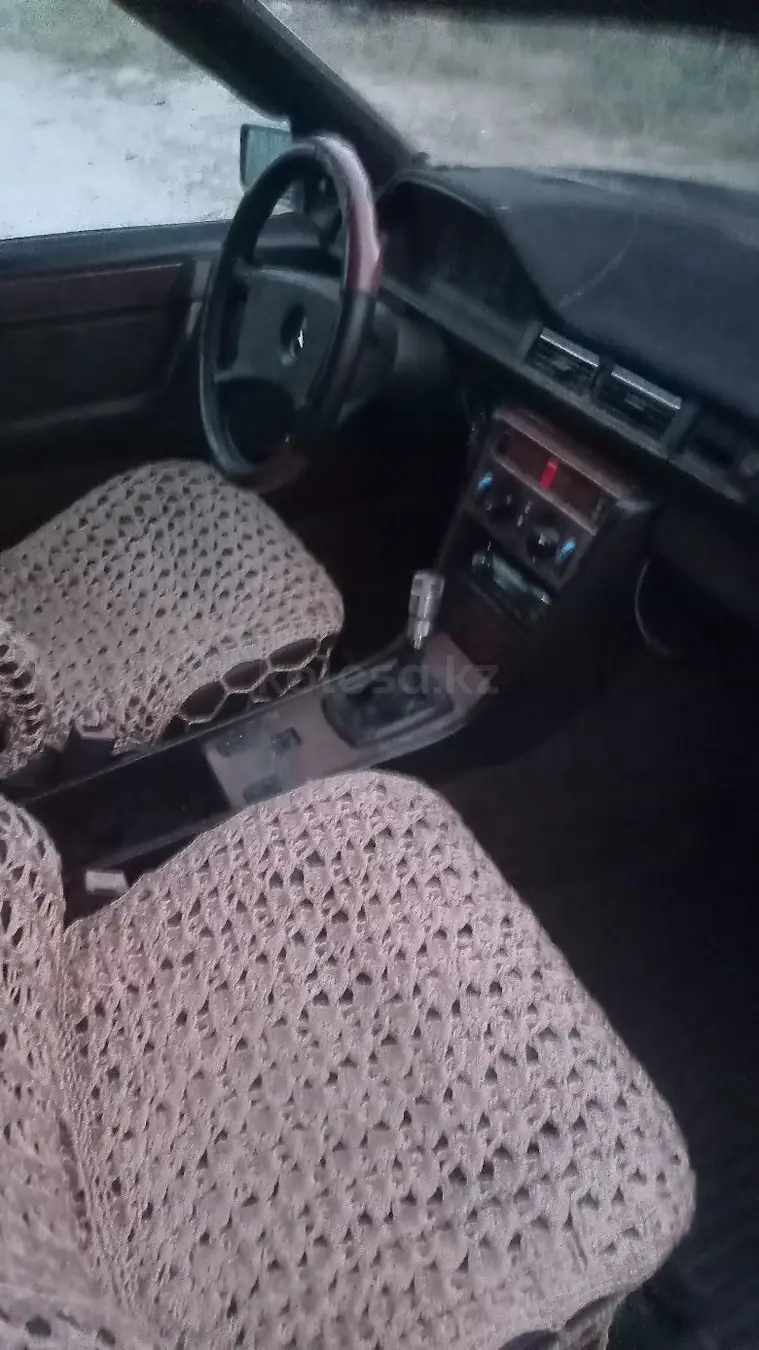 Mercedes-Benz E-Class, 1990
