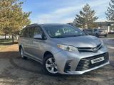 Toyota Sienna 2018 года за 14 000 000 тг. в Алматы