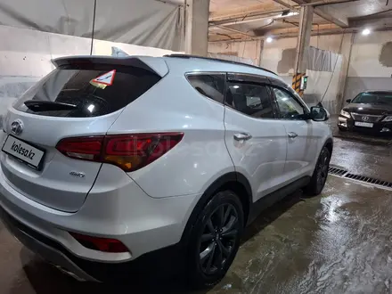 Hyundai Santa Fe 2017 годаүшін9 800 000 тг. в Астана – фото 3
