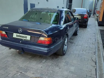 Mercedes-Benz E 220 1993 года за 1 500 000 тг. в Алматы – фото 3