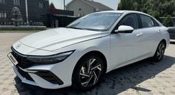 Hyundai Elantra 2024 годаfor8 870 000 тг. в Алматы – фото 3