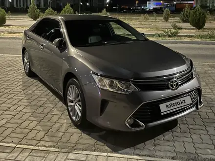Toyota Camry 2016 года за 13 350 000 тг. в Жанаозен – фото 2