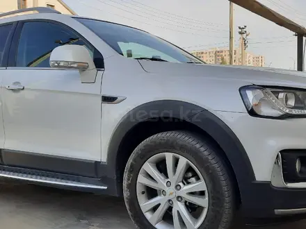 Chevrolet Captiva 2018 года за 9 300 000 тг. в Актау – фото 2