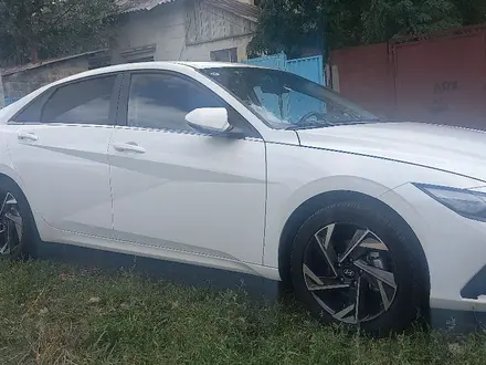 Hyundai Elantra 2023 года за 8 500 000 тг. в Алматы – фото 3