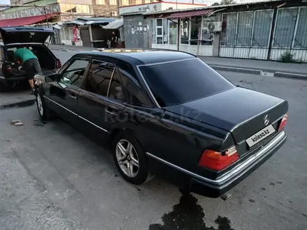 Mercedes-Benz E 220 1993 года за 1 400 000 тг. в Кентау