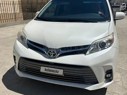 Toyota Sienna 2015 года за 9 900 000 тг. в Актау