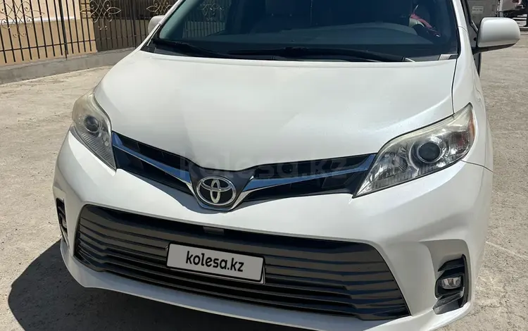 Toyota Sienna 2015 года за 9 900 000 тг. в Актау