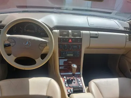 Mercedes-Benz E 280 2000 года за 4 400 000 тг. в Атырау – фото 7