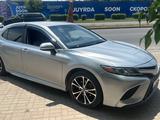 Toyota Camry 2018 года за 12 000 000 тг. в Шымкент – фото 2