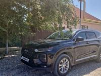 Hyundai Santa Fe 2018 годаfor13 500 000 тг. в Алматы