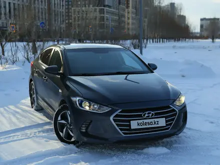 Hyundai Elantra 2017 года за 7 000 000 тг. в Астана – фото 3