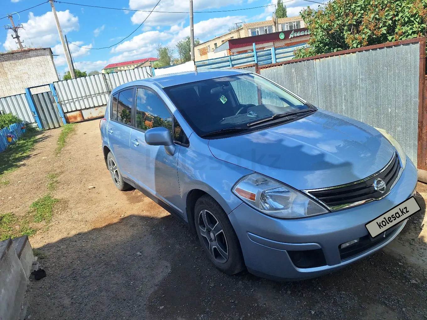 Nissan Versa, 2010