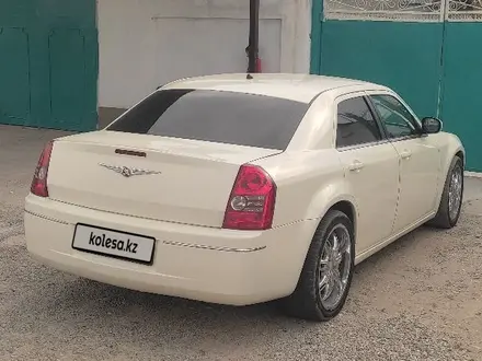 Chrysler 300C 2007 года за 4 500 000 тг. в Туркестан – фото 2