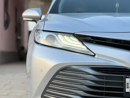 Toyota Camry 2019 года за 16 500 000 тг. в Жанаозен – фото 4