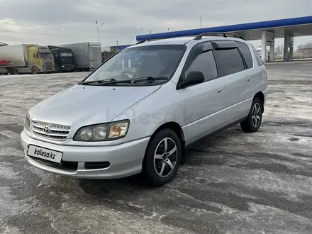 Toyota Ipsum 1997 года за 3 100 000 тг. в Алматы