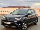 Toyota RAV4 2018 годаүшін11 600 000 тг. в Актау