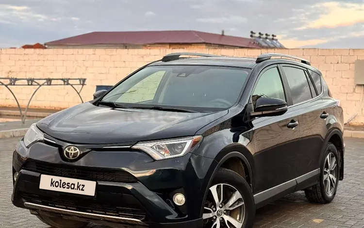 Toyota RAV4 2018 года за 11 600 000 тг. в Актау