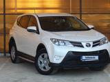 Toyota RAV4 2015 года за 10 890 000 тг. в Атырау – фото 3