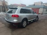 Volkswagen Touareg 2004 года за 6 600 000 тг. в Петропавловск – фото 3