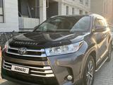 Toyota Highlander 2018 года за 12 500 000 тг. в Жанаозен