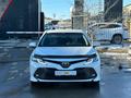 Toyota Camry 2018 года за 11 490 000 тг. в Актау – фото 2